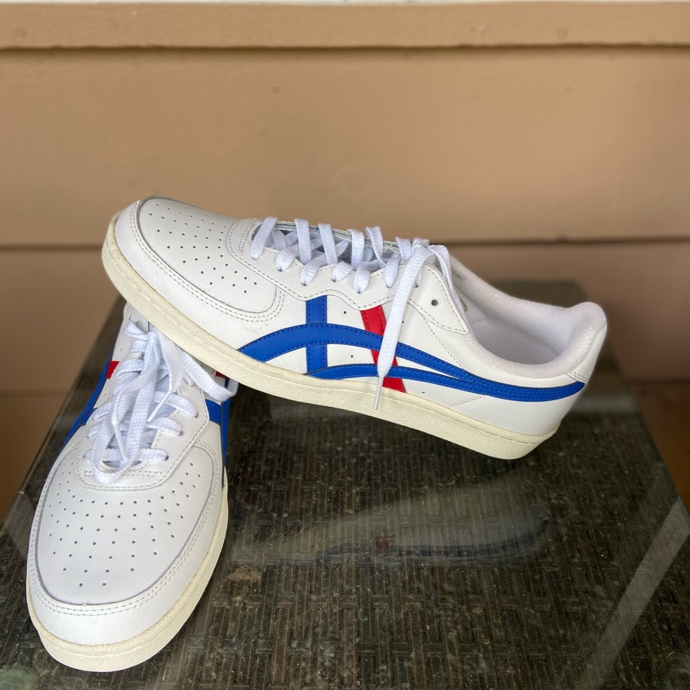 Onitsuka Tiger White Sneaker with Red Logo Insole
